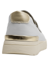 Calzado casual de cuero blanco para mujer, con capellada lisa y forro de microfibra.