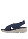 Sandalia deportiva azul con punta abierta, diseño versátil para clima cálido.