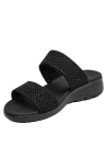 Sandalia negra deportiva de cuña para mujer con diseño minimalista y capellada textil.
