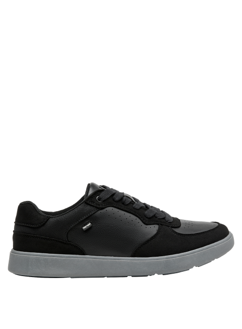 Zapatilla negra de hombre, versátil para uso cotidiano y desplazamientos urbanos.