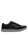 Calzado casual negro para hombre, ideal con jeans y chaquetas ligeras.
