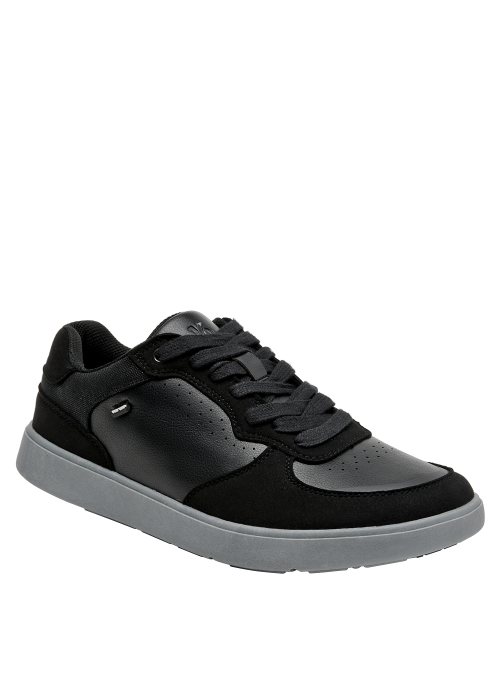Zapatilla negra de hombre, versátil para uso cotidiano y desplazamientos urbanos.