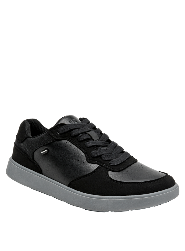 Zapatilla negra de hombre, versátil para uso cotidiano y desplazamientos urbanos.