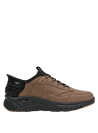 Zapatilla masculina camel, perfecta para combinar con jeans o joggers.