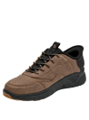 Calzado sintético camel para hombre, diseño versátil y cómodo.