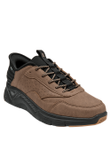 Zapatilla casual camel con forro de mesh que mejora la ventilación.