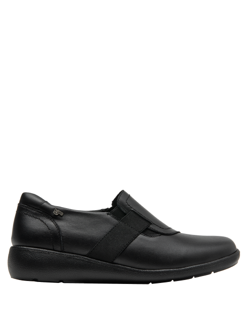 Zapato casual de cuero negro, suela estable que ofrece soporte y versatilidad.