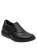 Zapato casual de cuero negro, suela estable que ofrece soporte y versatilidad.