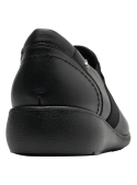 Zapato plano de cuero negro para mujer con punta redonda y taco de 4 cm, ideal para looks casuales.