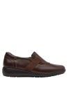 Calzado casual para mujer en cuero café, perfecto para combinar con diferentes atuendos.