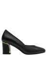 Zapato de cuero negro con tacón bloque, versátil para estilos formales y urbanos.