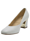Zapato blanco de taco bloque para mujer en cuero con diseño de punta redonda.