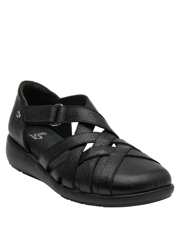 Sandalia plana negra de cuero, ideal para outfits relajados y pulidos.