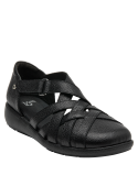Sandalia plana negra de cuero, ideal para outfits relajados y pulidos.