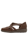 Vista del diseño minimalista en sandalia de cuero para mujer.