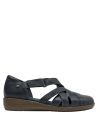 Sandalia azul de cuero para mujer, estilo urbano con taco plano, adecuada para uso diario.
