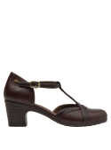 Zapato casual en cuero café, realza conjuntos semi formales con sobriedad.