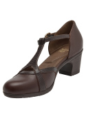 Zapato de taco bloque en cuero café con punta redonda y diseño casual para mujer.