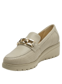Calzado sin cordones, diseño limpio, ideal para oficina y salidas informales.
