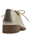 Zapato oxford de cuero dorado para mujer con taco bloque de 2.5 cm y punta redonda.