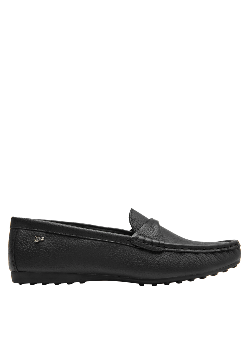 Elegante mocasín de cuero negro para mujer, combina con jeans o falda midi.