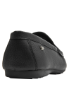 Mocasín de cuero negro para mujer, diseño sin cordones y punta redonda, ideal para estilo casual.