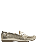 Mocasín dorado de cuero para mujer, versátil y cómodo para el día a día.