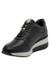 Zapatilla negra urbana de cuero para mujer con cuña de 5 cm, diseño sofisticado y estilizado.