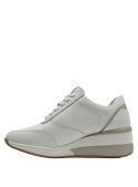 Zapatilla deportiva para mujer en cuero blanco, combina confort y estilo urbano con su cuña.