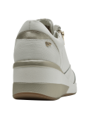 Zapatilla blanca de cuero con cuña y punta puntiaguda para mujer, ideal para look urbano elegante.