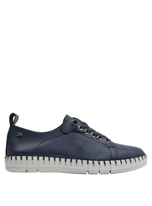 calzado azul de cuero femenino, punta redonda y diseño limpio, perfecto para looks smart-casual