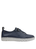 zapatilla azul mujer en cuero, taco plano 2 cm, capellada lisa, forro suave, ideal para combinar con diversos outfits
