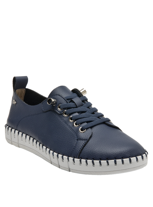 calzado azul de cuero femenino, punta redonda y diseño limpio, perfecto para looks smart-casual