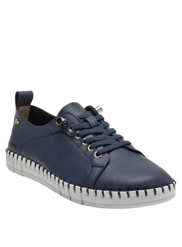 calzado azul de cuero femenino, punta redonda y diseño limpio, perfecto para looks smart-casual