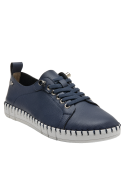calzado azul de cuero femenino, punta redonda y diseño limpio, perfecto para looks smart-casual