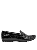 mocasines negros de cuero para mujer, acabado brillante, combinan bien con jeans y vestidos.
