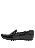 mocasines negros de cuero para mujer, diseño elegante, ideales para un look moderno y sofisticado.