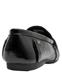mocasín negro mujer estilo atemporal perfecto para looks urbanos