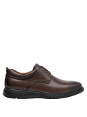 Zapatos elegantes café para hombre, estilo versátil, combinables con pantalones de tela o jeans.