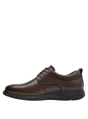 Calzado formal café para hombre, taco plano de 3 cm, ideal para transiciones de trabajo a casual.