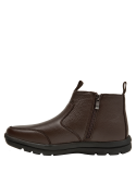 Calzado casual de cuero café para hombre, ideal para un look relajado.