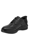 Calzado negro para hombre, estilo casual, con forro de mesh para óptima respirabilidad.
