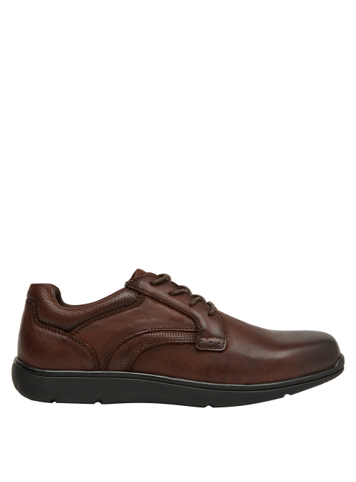 Zapatos casuales hombre color café, con punta redonda, adecuados para combinar con jeans o pantalones formales.