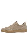 Calzado casual beige para mujer, confeccionado en cuero, perfecto para un look urbano y cómodo.