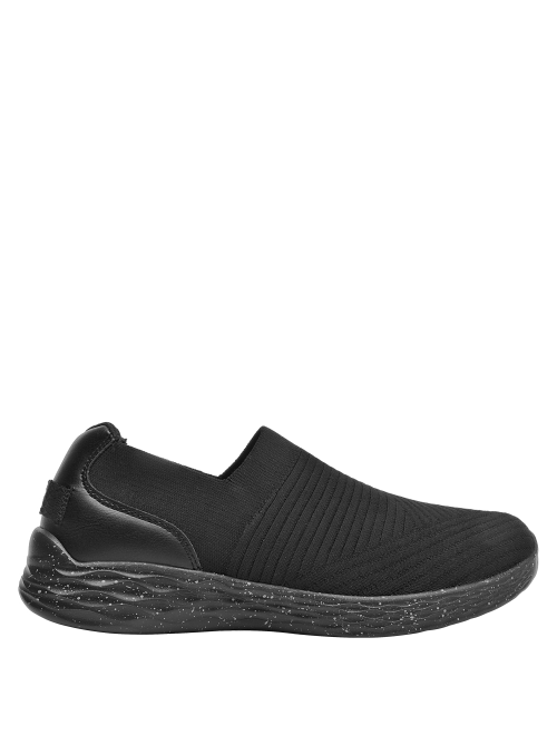 Zapatillas de mujer negras, taco plano de 3 cm, ideales para combinar con jeans o vestidos casuales.