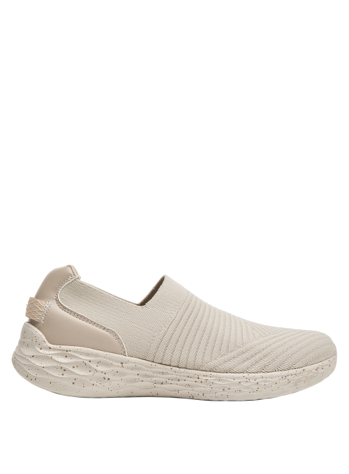 zapatilla urbana beige mujer perfecta para combinar con jeans y looks relajados