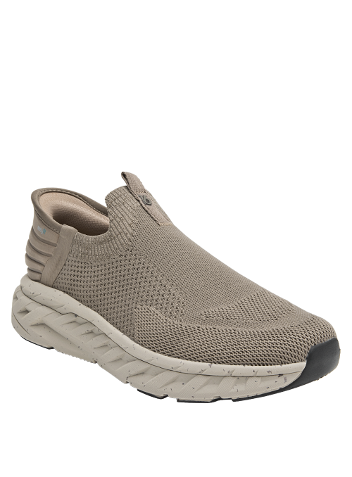 Zapatilla cómoda taupe para hombre, diseño anatómico, recomendada para caminatas urbanas diarias.