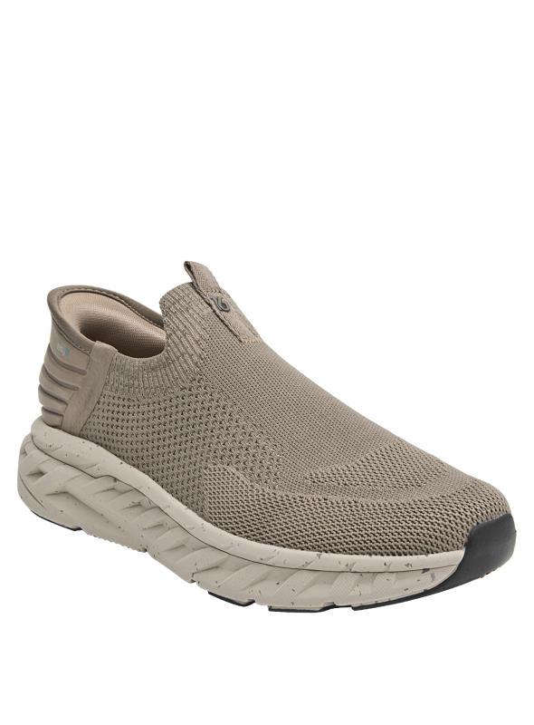 Zapatilla cómoda taupe para hombre, diseño anatómico, recomendada para caminatas urbanas diarias.