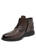 Botín café para hombre, estilo formal, cuero, ideal para actividades diarias.