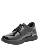 Zapatos formales de cuero negro para mujer, ideales para oficina y paseos urbanos.